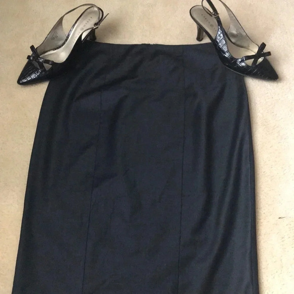 🌹 Gorgeous bebe pencil skirt 🌹 - Picture 2 of 7